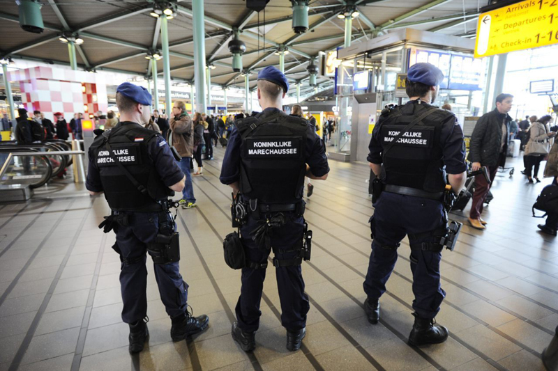 Olanda a arestat  un suspect  de terorism.  Striga 