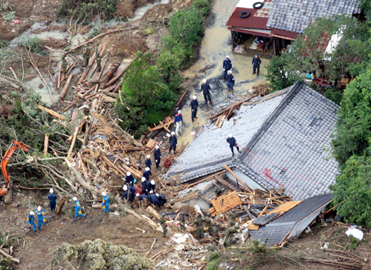 Japonia  se pregătește  să facă față unui taifun puternic - taifun-1381842120.jpg