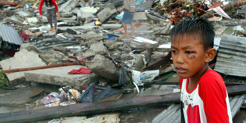 Crucea Roșie lansează un apel umanitar pentru victimele taifunului care a devastat Filipine - taifun-1384444276.jpg