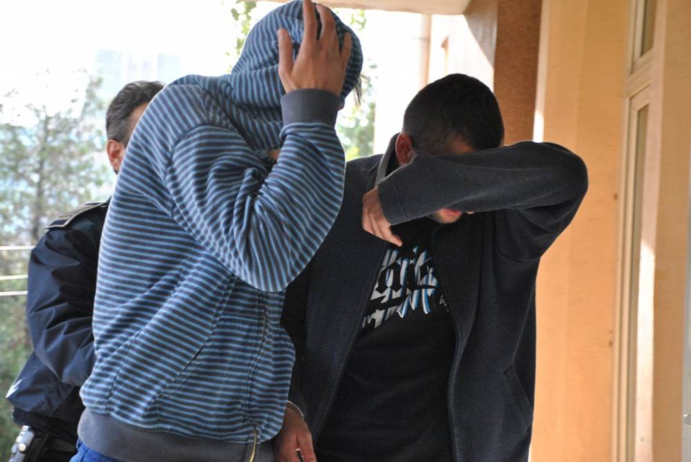 Doi bărbați din Constanța, arestați pentru furt și tâlhărie - talhari-1460892368.jpg