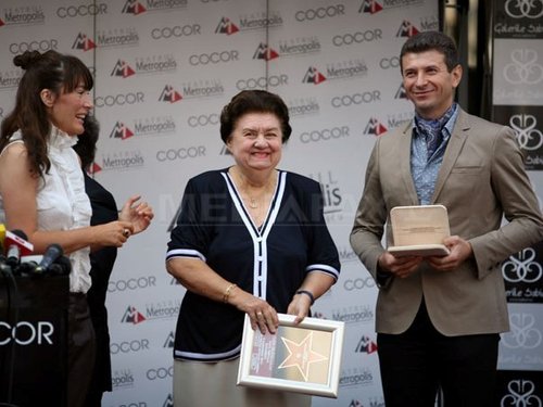 Tamara Buciuceanu-Botez a primit o stea pe Walk of Fame - tamarabuciuceanustea2andreeaalex-1315169026.jpg
