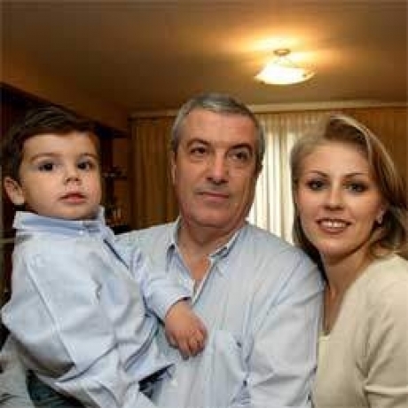 Ioana Tăriceanu a renunțat la copil în favoarea fostului soț - tariceanufamilie-1315983190.jpg