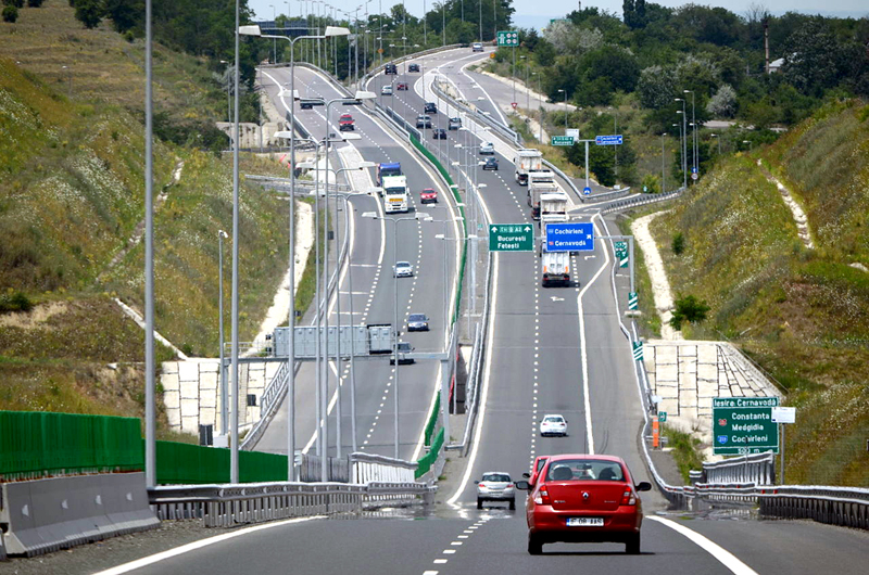 Șoferi, plătiți tariful de trecere peste podul de la Fetești! - taxapod-1501516076.jpg