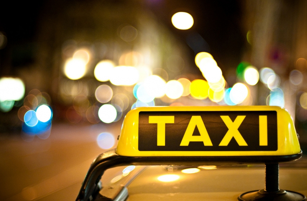 Taximetrist jefuit de un puști de 14 ani - taxi-1384859424.jpg