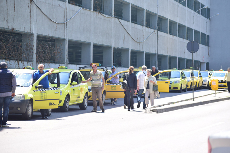 Taximetriștii pirat din Constanța, vânați de polițiștii locali - taxi-1535471410.jpg