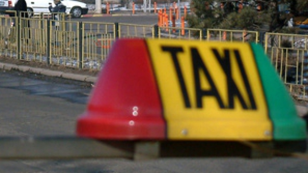 Taximetrist înjunghiat mortal de un client - taxi94677500-1357914464.jpg