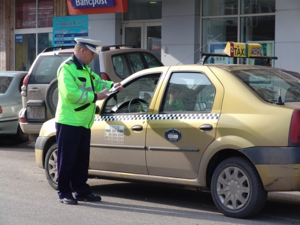 TAXIURILE, BOMBE PE ROȚI / Ce a scos la iveală controlul Poliției Române - taxibombeperoti-1419074692.jpg