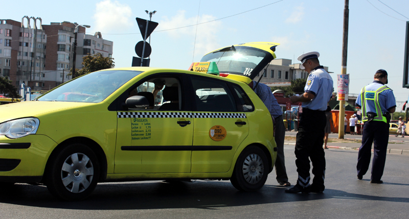 Taximetriști cu permisul auto suspendat, depistați în Constanța - taximetristicupermissuspendat-1407522950.jpg