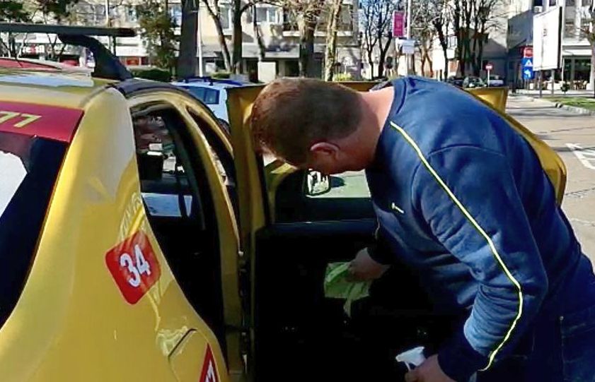 Taximetriștii, obligați să-și dezinfecteze mașinile după fiecare cursă - taximetristiiobligati-1584051251.jpg