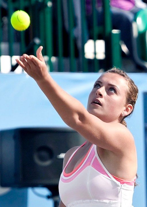 Tenis: Românca Ana Bogdan a urcat 40 de locuri în ierarhia WTA - tenisanabogdansursafrtro-1415612892.jpg