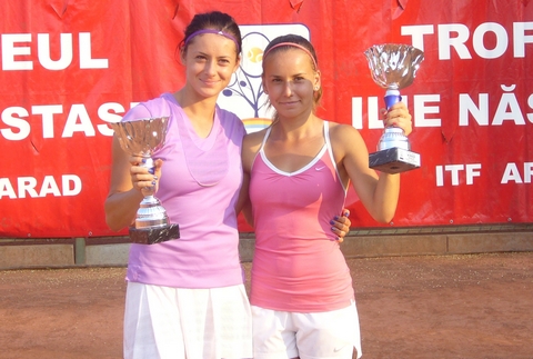 Tenis: Diana Buzean și Irina Bara au câștigat proba de dublu, în Antalya - tenissursafrtro-1418640752.jpg