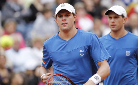 Turneul Campionilor: Frații Bryan, principalii favoriți, învinși în primul meci de dublu - tenisturneubryansursprosport-1415693881.jpg