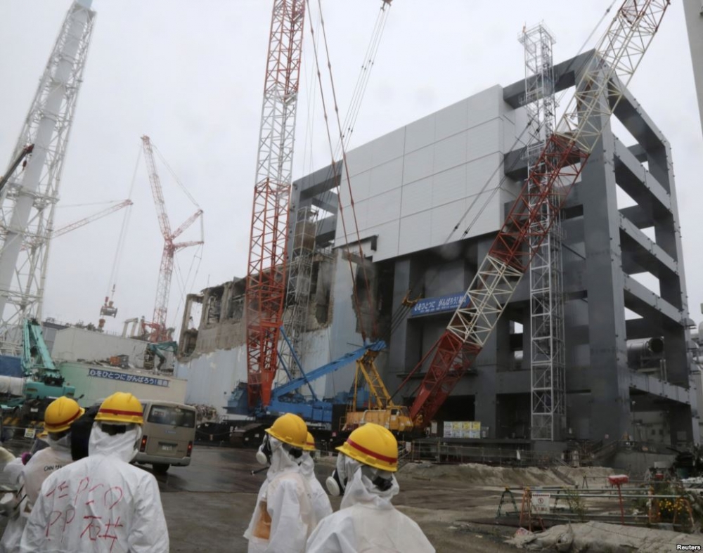 Fukushima: Patru tone de apă radioactivă s-au scurs pe sol în incinta centralei - tepco-1380643349.jpg