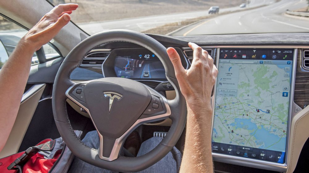 Elon Musk promite că mașinile Tesla se vor conduce singure chiar din 2019 - teslaautopilotmasinaautonoma1170-1571917988.jpg