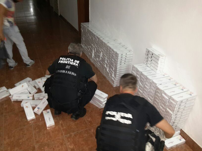 Țigări confiscate de la bișnițarii din cartierul Piața Chiliei - tigariconfiscatepolitiadefrontie-1404839951.jpg