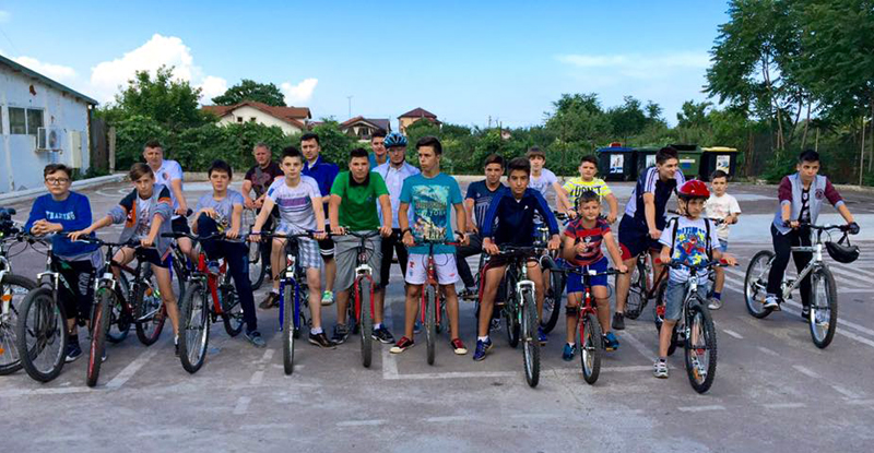 Tinerii din Ovidiu, invitați de primarul George Scupra la o acțiune de ciclism - tineriidinovidiu-1437495480.jpg