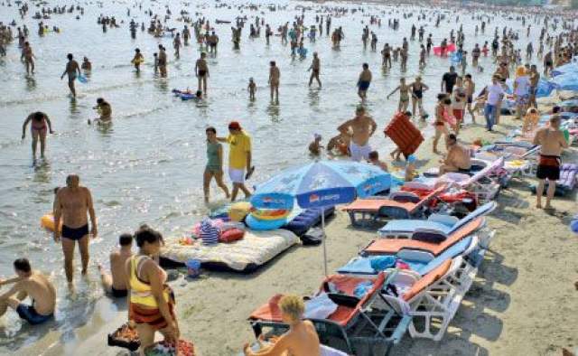 Câți turiști au ajuns la mare până la sfârșitul lui iulie - toamnaturistilorlamareprogramull-1347911435.jpg