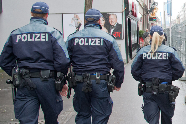 Alertă teroristă în Germania! Autoritățile au cerut închiderea unui centru comercial - topelement-1489226705.jpg