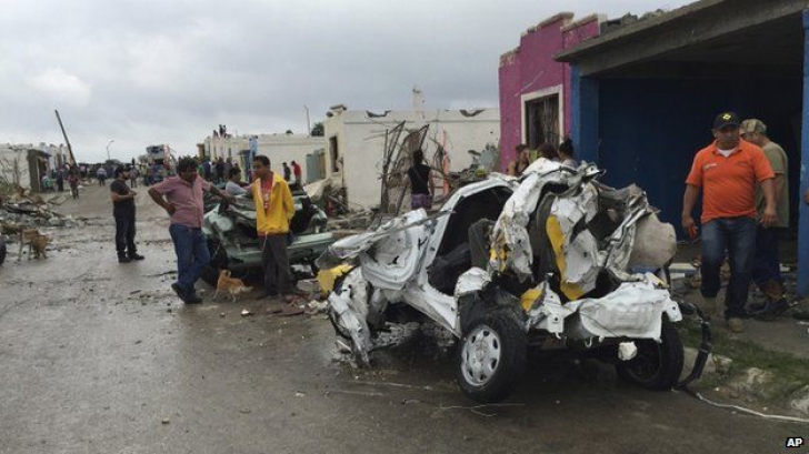 Tornadă ucigașă în Mexic: Cel puțin 13 oameni au murit - tornada-1432621140.jpg