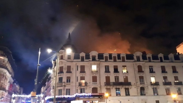 Incendiu devastator într-un bloc cu patru etaje din centrul orașului Toulouse. 19 persoane au fost rănite - toulouse79260800-1547112083.jpg