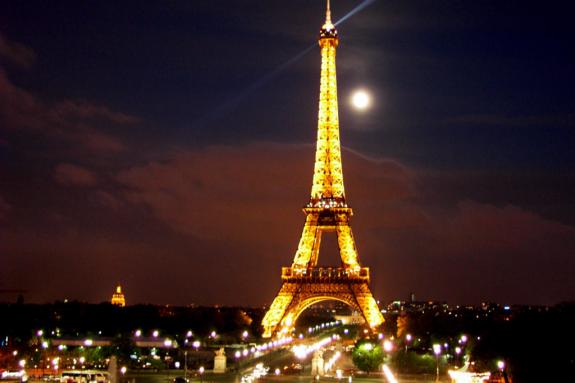 Turnul Eiffel, evacuat după o alertă cu bombă - toureiffel34-1364720965.jpg