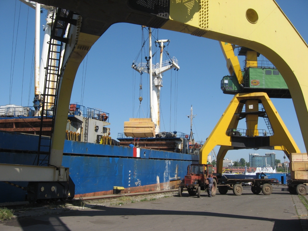 În porturile Constanța, Midia și Mangalia: 25 nave sub operațiuni de încărcare - descărcare - trafic-1401350814.jpg