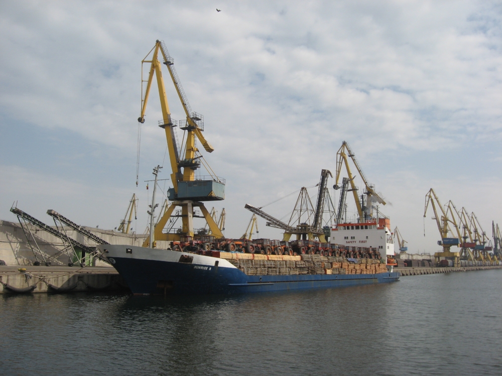 În porturile Constanța și Midia: 19 nave sub operațiuni de încărcare - descărcare - trafic-1401952479.jpg