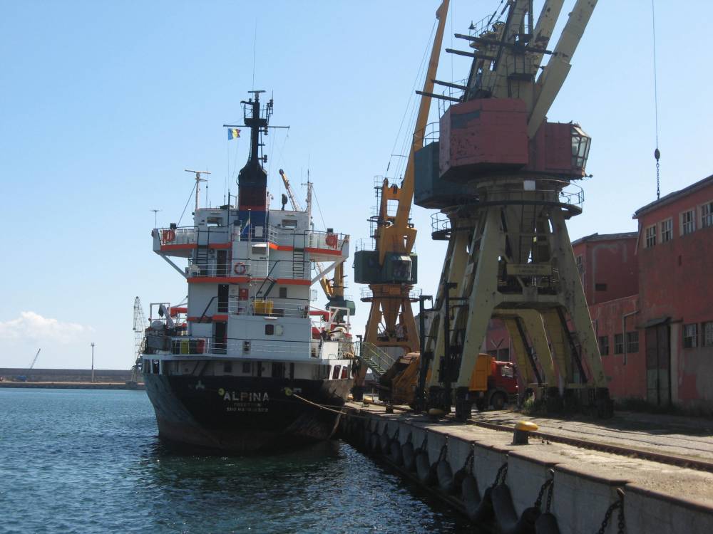 În porturile Constanța și Midia: 40 de nave sub operațiuni de încărcare - descărcare - trafic-1420619045.jpg