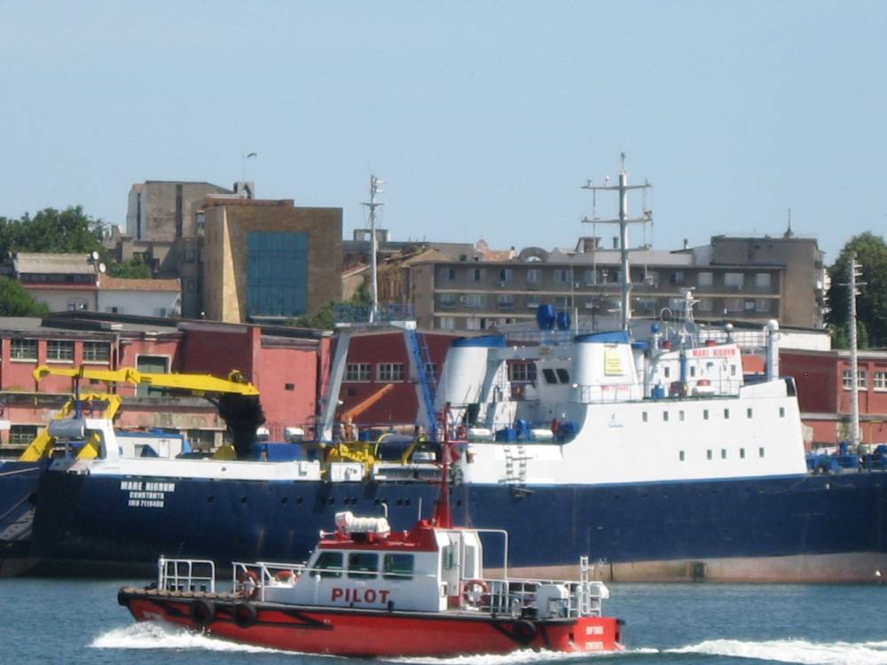 În porturile Constanța și Midia: 38 de nave sub operațiuni de încărcare - descărcare - trafic-1420707226.jpg