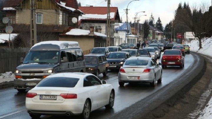 Trafic aglomerat pe DN1, coloane de mașini în zonele Comarnic și Bușteni - trafic-1578732953.jpg