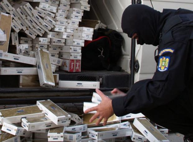 Peste 30.000 pachete de țigări, confiscate la frontieră - trafictigari1-1557650622.jpg