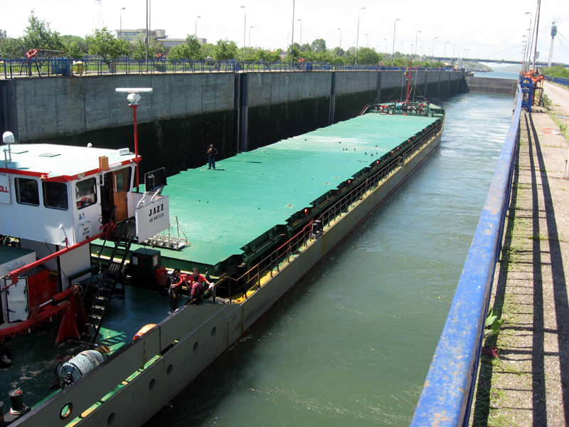 Traficul de mărfuri pe canalele navigabile a început cu stângul - traficul-1454344391.jpg