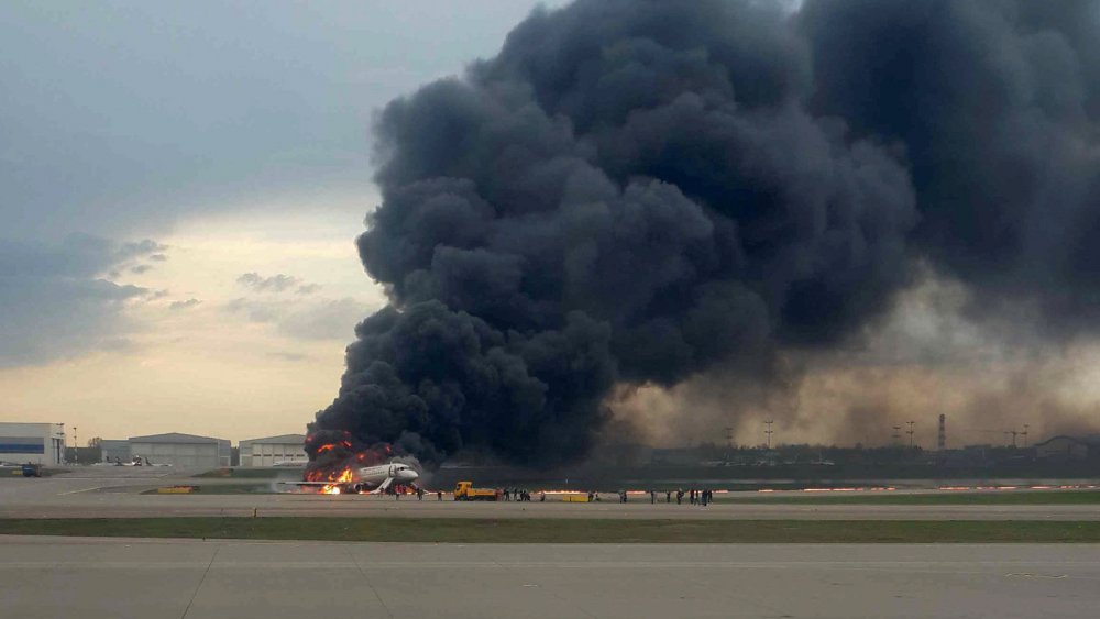 Tragedie pe cel mai mare aeroport din Rusia. Cel puțin 41 de oameni au murit - tragediepecelmaimare-1557146841.jpg