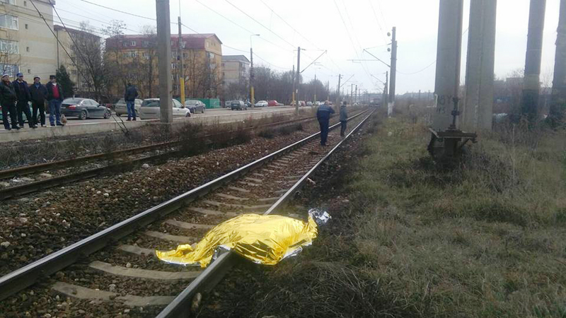 Tragedie în cartierul Poarta 6. Un bărbat a fost tăiat de tren - tragedietren-1455816503.jpg