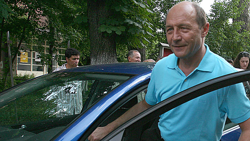 Președintele Băsescu a fost implicat într-un accident - traian-1365858676.jpg