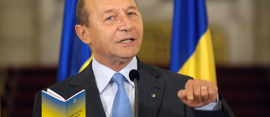 Traian Băsescu a promulgat Legea privind Statutul parlamentarilor - traian-1372956398.jpg