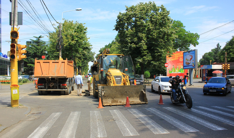 Atenție, șoferi! Lucrări pe mai multe străzi din Constanța - tramastradala-1438707260.jpg