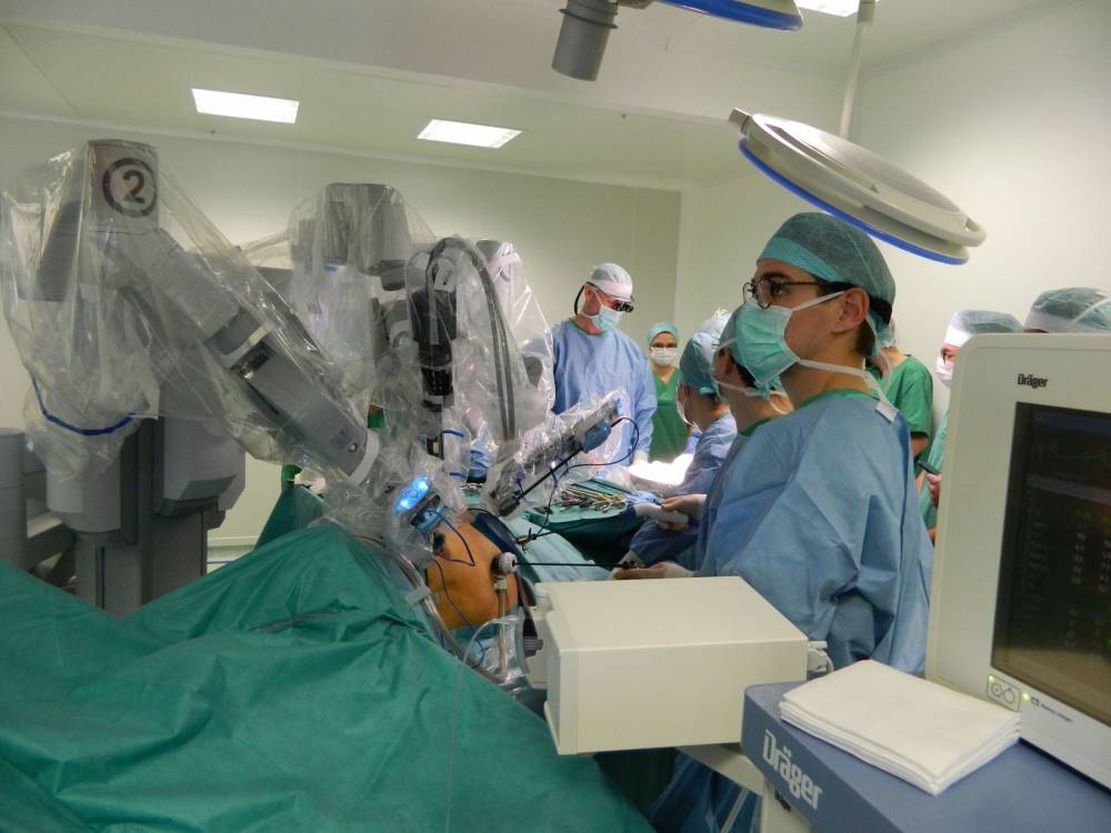 Progrese uriașe: s-a efectuat primul transplant renal asistat robotic - transplantrenal1310prelevarerobo-1508234838.jpg