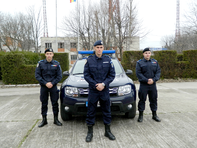 Trei subofițeri din promoția 2018, încadrați la Gruparea Mobilă de Jandarmi - trei-1515774218.jpg