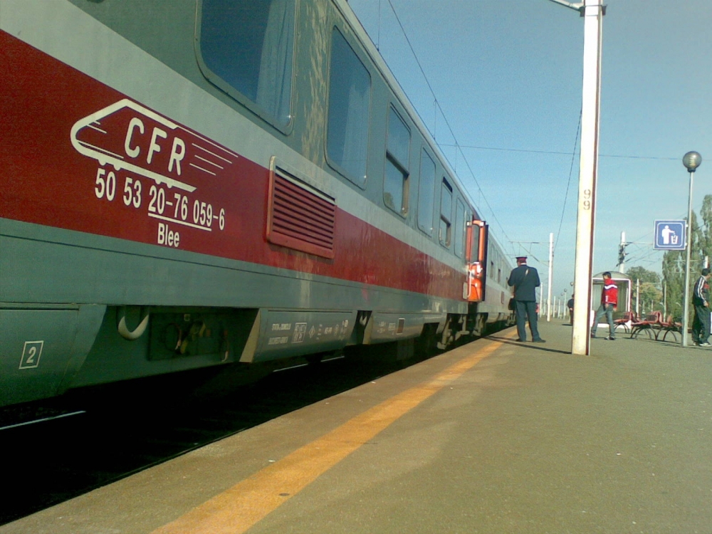 Trenurile de călători trec la orarul de iarnă - tren-1319642844.jpg
