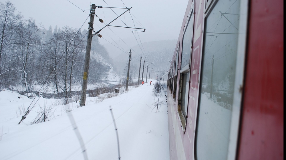 CFR / Circulația trenurilor la nivel național se desfășoară în condiții de iarnă, nu există linii închise - tren-1355482440.jpg