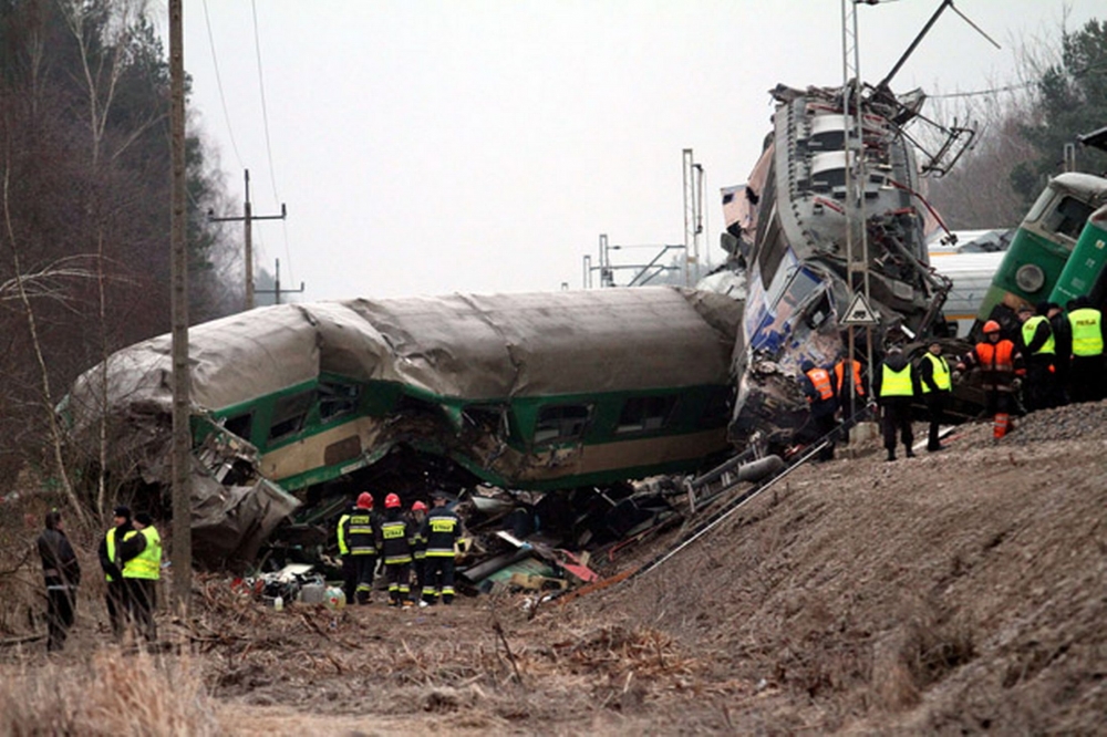 Trei morți și zeci de răniți în accidentul de tren din Argentina - tren-1371142470.jpg