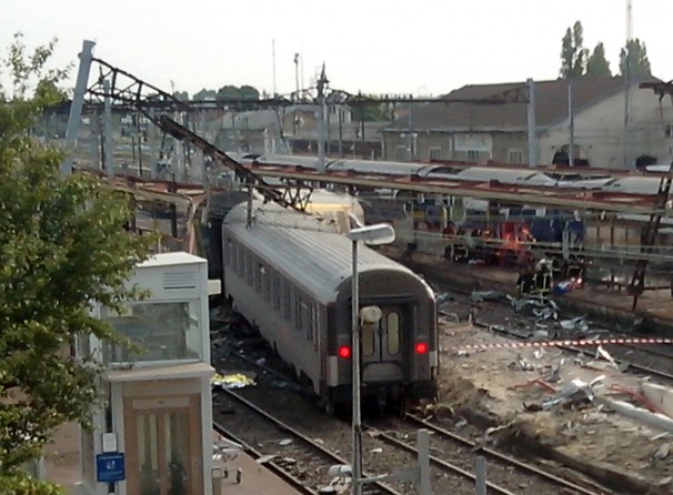 Accidentul feroviar din Franța, cauzat de o defecțiune la macaz - tren-1373713822.jpg