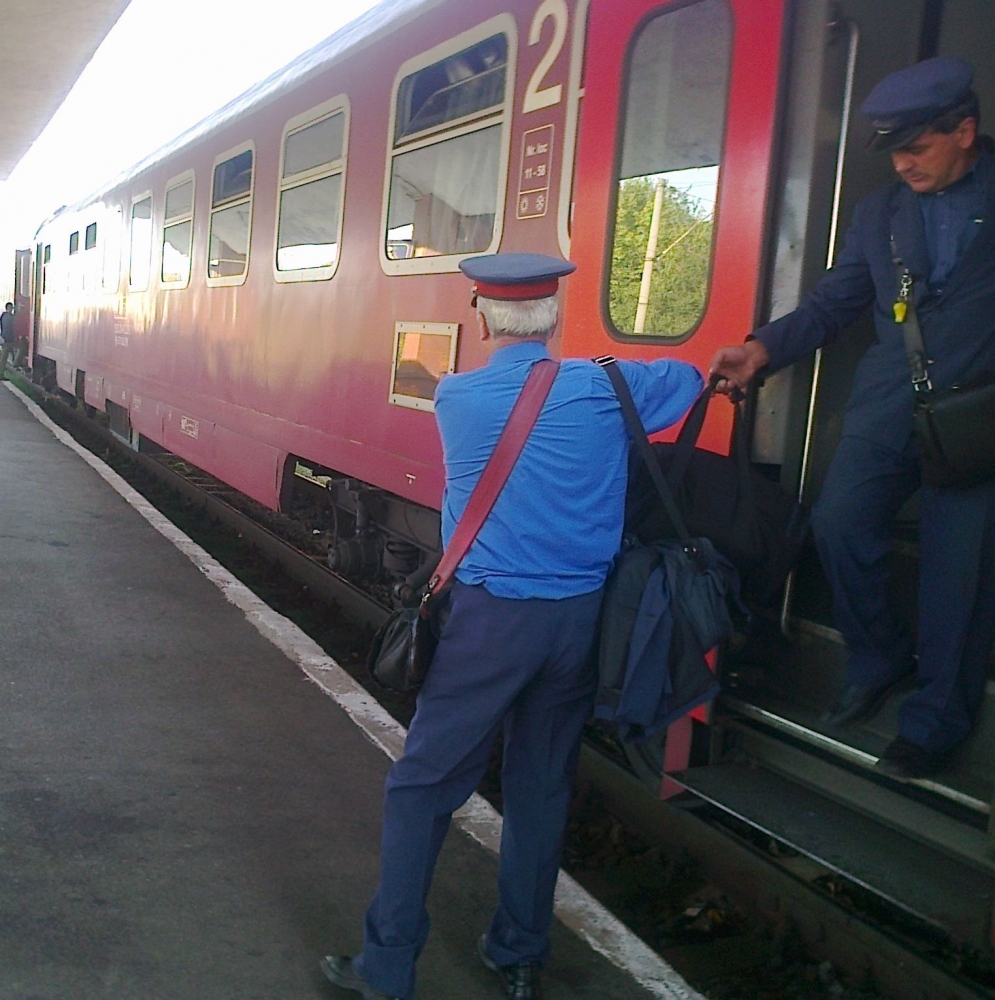 Pelerinaj la Sfânta Parascheva. Se anunță aglomerație mare în trenurile care merg spre Iași - tren-1381490599.jpg