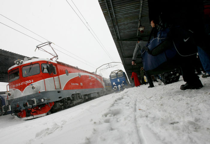 CFR: Trenuri anulate între București și Constanța din cauza viscolului - tren-1423301233.jpg