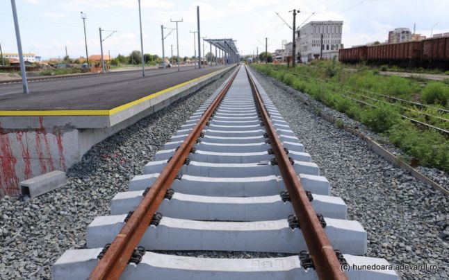 Ludovic Orban: Tronsonul de cale ferată Constanța-Curtici va fi gata până în 2023 - tren-1598119398.jpg