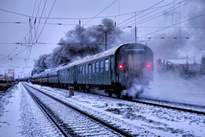 Circulaţia mai multor trenuri de călători, afectată de temperaturile scăzute - tren-1611046071.jpg