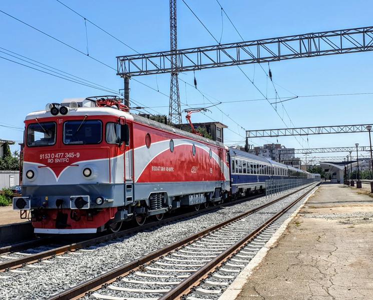 CFR Călători a suplimentat capacitatea trenurilor de vacanţă - tren-1612872968.jpg