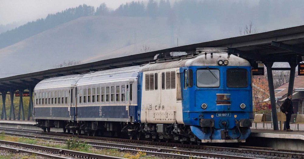 Circulaţia trenului Constanţa-Braşov, afectată de căderea unor copaci pe linia ferată - tren-1684686966.jpg