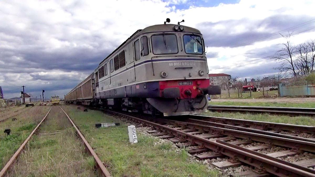 Incident pe calea ferată! Pasagerii unui tren care se îndrepta spre Constanța, blocați patru ore în câmp - tren-1708769338.jpg